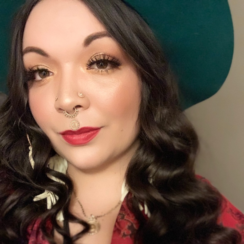 Meet your Posher, Gloria